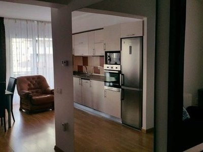 Apartament 3 camere de inchiriat.