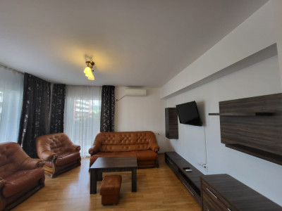 Apartament 3 camere de inchiriat.