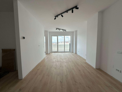 Apartament de 2 camere, semidecomandat.