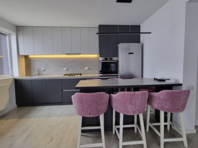 Apartament 3 camere de inchiriat.