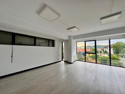Spatiu de birouri central