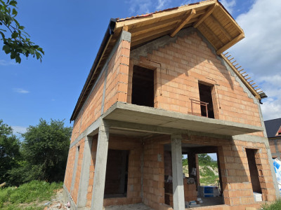 Casa cu 4 camere, 3 bai Teren 500 mp I Tureni