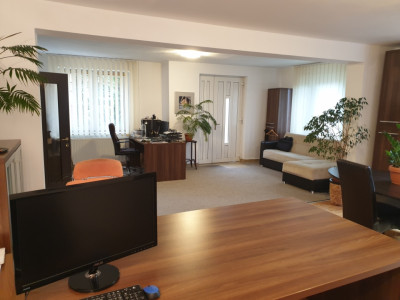 Apartament spațios cu 3 camere în cartierul Andrei Mureșanu