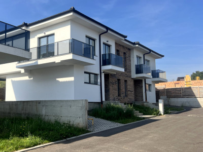 Casă Duplex Cu 3 Dormitoare, 2 Bai, și Curte Privată, Florești