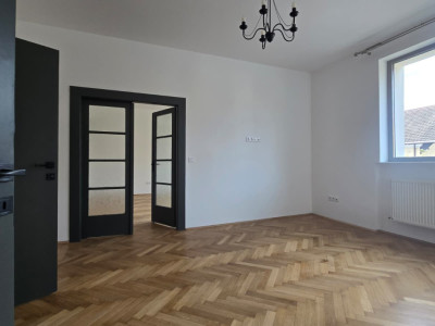 Apartament  de închiriat I 5 incaperi I la casa | Zona Parcul Central