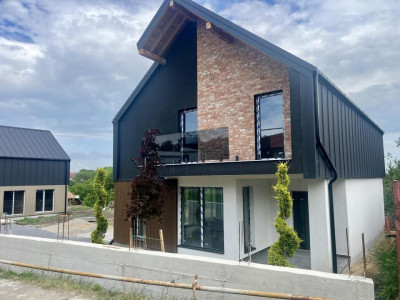 Casă de vanzare | 4 camere, 3 băi | Teren 500 mp I Tureni