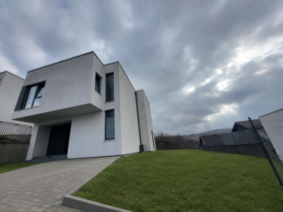 Casă individuală de vânzare | SU  113,7 mp | Teren 341 mp | Dezmir cu CF